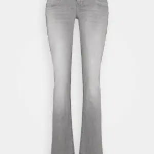 SÖKER!! Jag söker dessa ltb jeans i stl 24x30 eller 24x32. Skriv om någon har och vill sälja. Pris kan diskuteras❤️