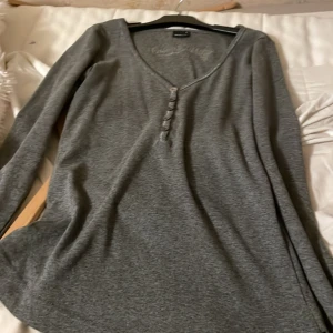 Tröja - Söt grå tröja 