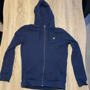 Lyle&Scott Hoodie  Storlek:M Aldrig använd!