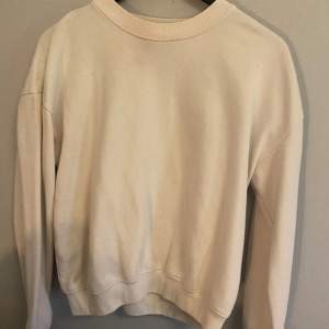 En beige/vit sweatshirt från lager157 i storlek xs⭐️