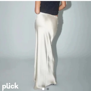 Kjol - Helt ny och oanvänd kjol från gina! Färgen syns bäst på sista bilden🤍