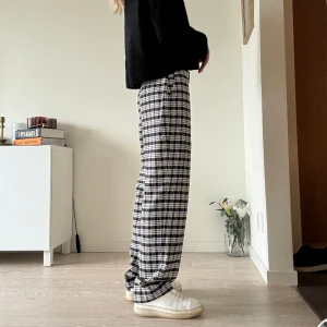 Kostymbyxor  - Så snygga ”stickade” kostymbyxor från zara💕 sparsamt använda 