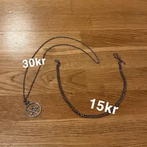 Två halsband som kan säljas tillsammans och separat. Ena är lite rostig och är därför för ett billigt pris. Första halsbandet är köpt på blue fox och den andra är köpt på H&M 🩷