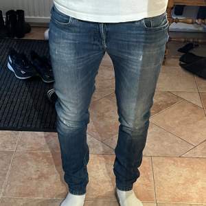 Diesel Jeans | Fint skick utan några defekter | Skön slimfit med snygga slitningar | Skriv vid några funderingar ⚡️⚡️