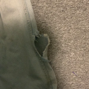 Denim 93 baggy jeans  - Mått ser ni på bilderna skick 10/5 funkar med Swish men helst på plick köparen betalar frakt🙏🙏🙏🔥🔥🔥😜😜😜skicka bara om du vill ha mer bilder för bilderna blev konstiga😭😭😃😃