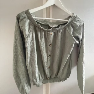 Tröja  - Säljer denna fina tröjan från hm den är i ny skick💗