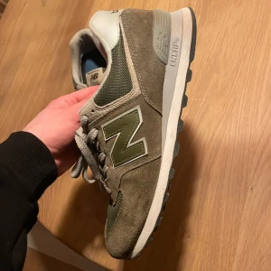 New balance 574 - Storlek 44, använda 2-3 gånger, pris 400kr