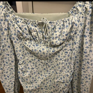 Ny ADOORE klänning - Ny adoore klänning som tyvärr inte kommer till användning! 700kr+frakt 💖 Finns inte längre att köpa på hemsidan! Skickar gärna mer egna bilder!💙