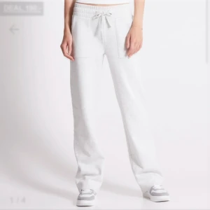 Lågmidjade mjukisbyxor  - Ljusgrå Lågmidjade mjukisbyxor från lager 157 i storlek xs 💕 (Stella low waist)