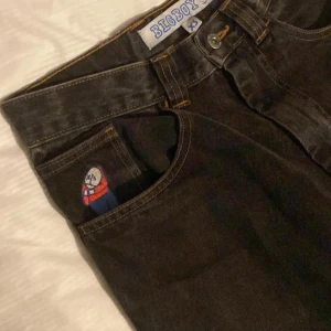 Svarta big boys - Gammalt loga Bra skick lite sämre nere vid hälarna Skriv om ni vill ha mer bilder etc