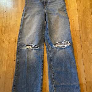 Jeans från lager 157. Aldrig använda, i storlek Xs. Väger 691 gram så frakten blir 108 kronor.