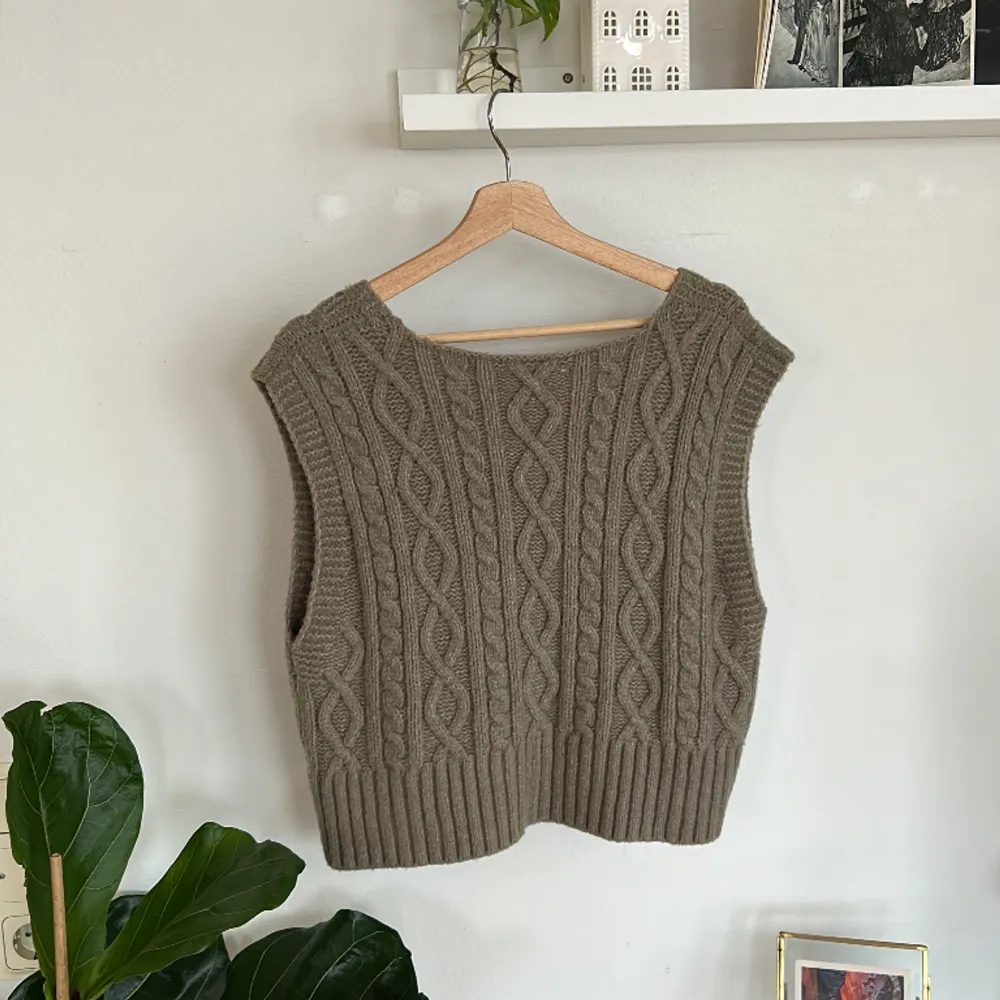 Zara oversize knit vest! . Stickat.