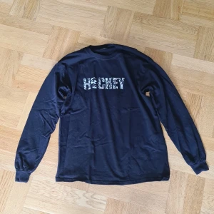 Hockey långarmad - Säljer min hockey långarmad. Knappt avänd bra skick
