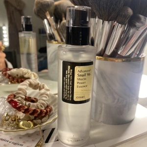 Snail mucin serum - Säljer mitt snail 96 mucin power essence från cosrx🤍 väldigt lite använt och nästan helt nytt🤌
