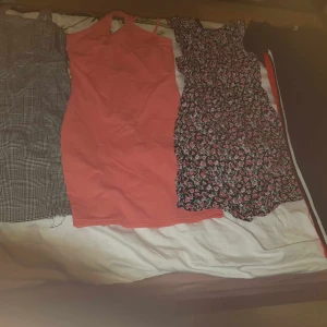 Klänningar  - 50kr styck 