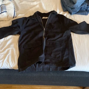 Hm jacka Stocholmstil - Andvänd en gång den va för liten för mig pris kan diskuteras.