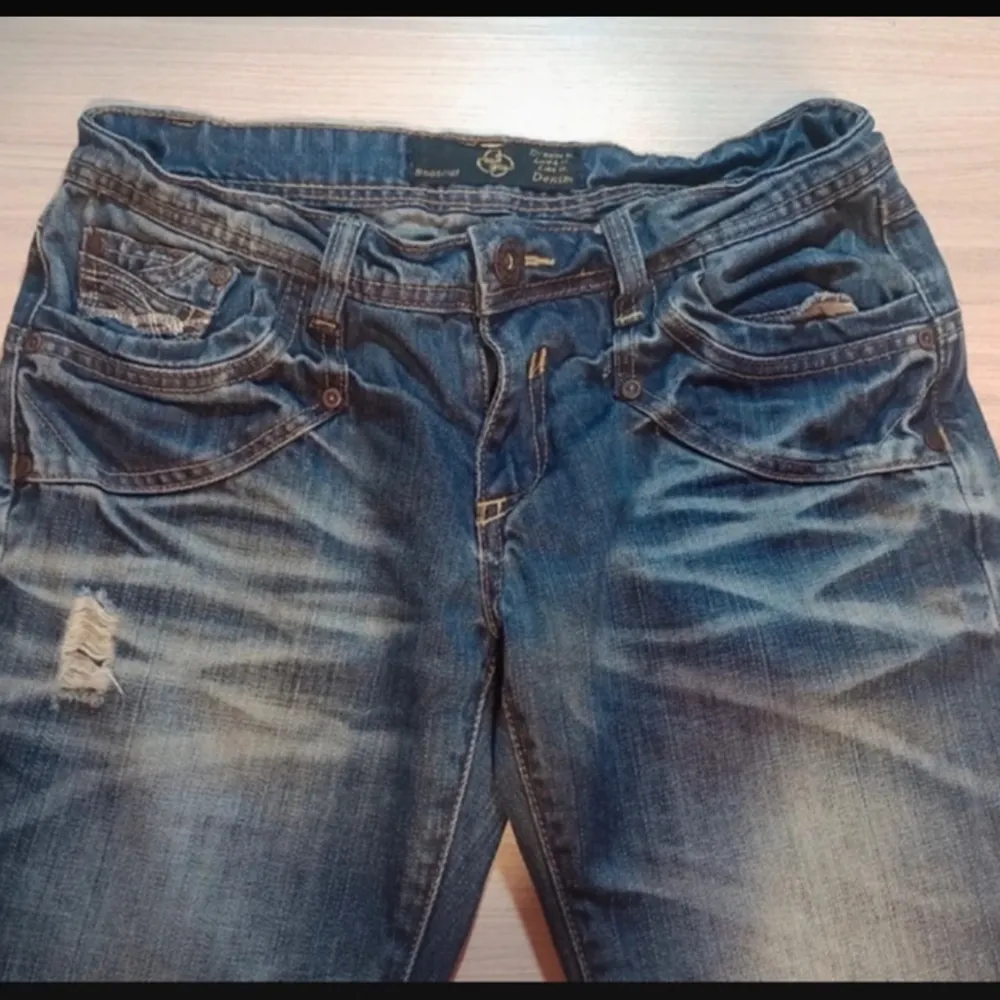 Bra skick är dock lite för små på mig vilket är varför jag säljer de, men super fina jeans! ( tar emot pris förslag!). Jeans & Byxor.