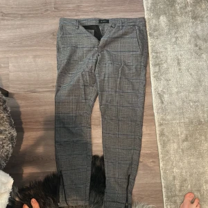 Gabba kostymbyxor - Schyssta kostymbyxor från Gabba. Stl. M. Nypris 1500kr