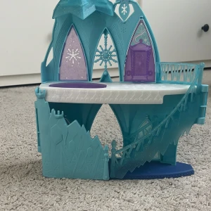 Frost lekhus  - Nästan hel ny köpt , og pris runt 300 men säljer för 150 kr 🩷