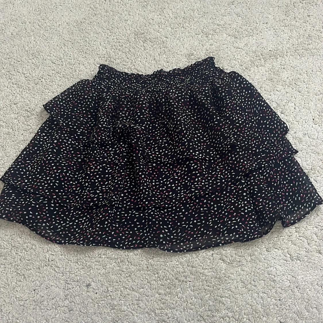 Volang kjol med fina mönster  - 90