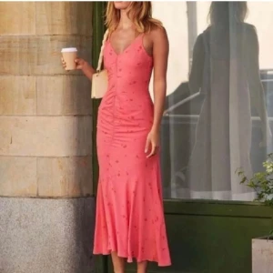 Adoore Toulouse dress - Supervacker Adoore Toulouse klänning i rosa, använd en gång i några timmar! 