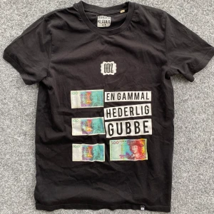 ODZ MERCH T SHIRT DUNDERKLÄDER - Rare ODZ merch. Riktig dunder tisha perfekt till sommaren. Bra skick. Storlek: S Unisex. Hör av er vid eventuella frågor!!
