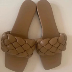 Sandaler  - Säljer dessa super fina sandalerna som dom är för små dom ifrån hm, pris kan diskuteras 💕