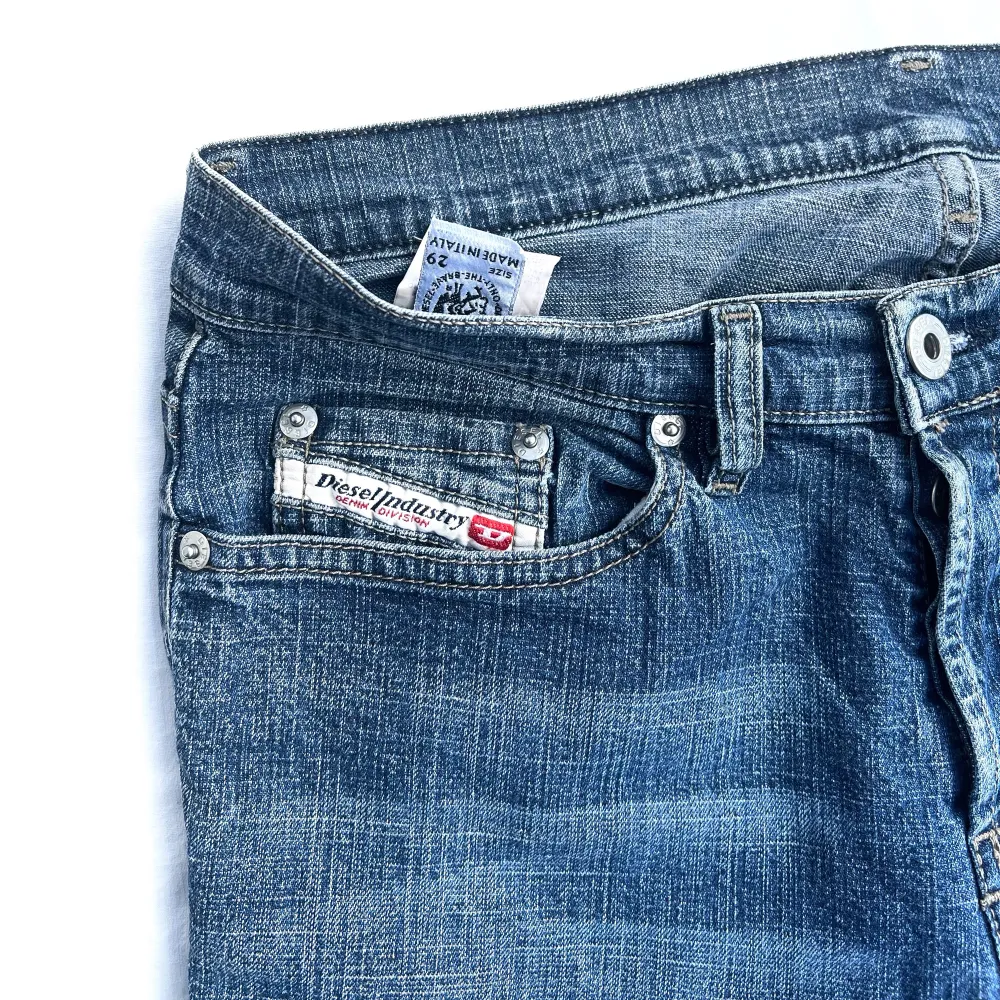 Jeans från Diesel ❤️‍🔥 Storlek: w29, uppdaterar med mått Fint skick!  Fler bilder kan skickas!  . Jeans & Byxor.