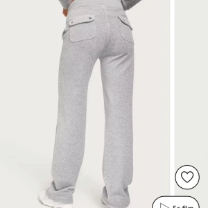 Juicy byxor - Uppsydda så passar en som är upp till 160 lång. Bra skick, skriv för bilder på dem💕