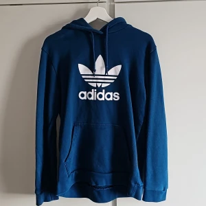 Adidas - Addidas Hoodie Storlek: M
