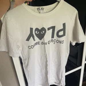 Comme des Garçons tshirt - Skick: 9/10 använd men inga riktiga defekter 