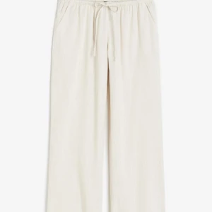 Linnebyxor  - Säljer de populära linnebyxorna från HM som nu är slutsålda. Säljer dem för de tyvärr är för stora för mig. Helt nya, endast testade och prislappen sitter kvar☺️