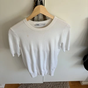 Stickad T-shirt - Nästan aldirg andvänd, fint skick😩🙌