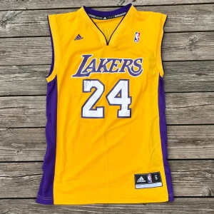Kobe Bryant Lakers Jersey - Storlek S, aldrig använd.