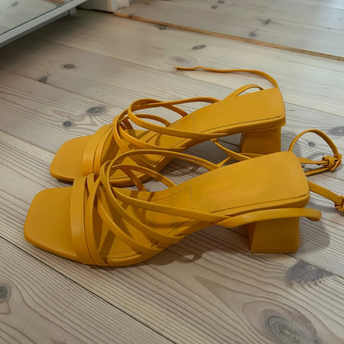 Säljer dessa somriga klackar från Pull & Bear - 91