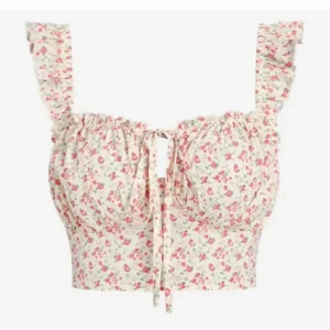 Blommig Topp - Superfin topp! Helt oanvänd. Nypris: 16$ (≈170sek) 💗 