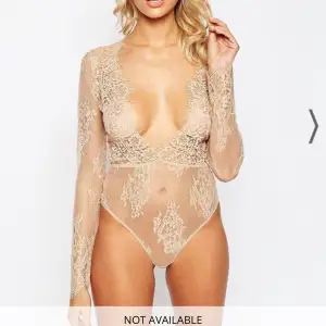 En ny bodywear från ASOS som är oöppnad. Storlek