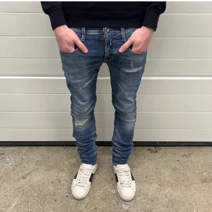 Replay Anbass - Replay anbass jeans. Skick 9/10 inga skavanker. Pris 499kr 