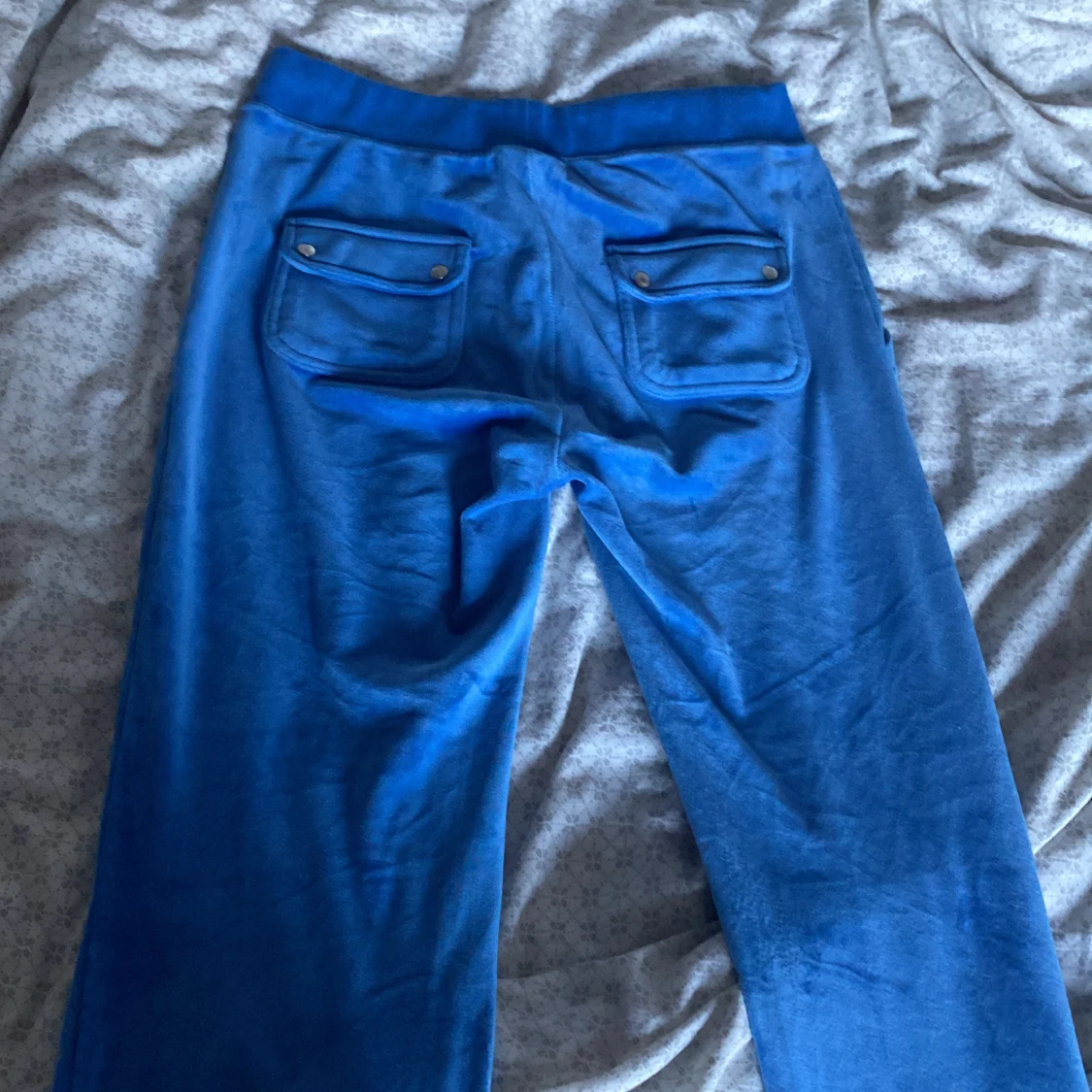 Blåa juicy byxor - 90