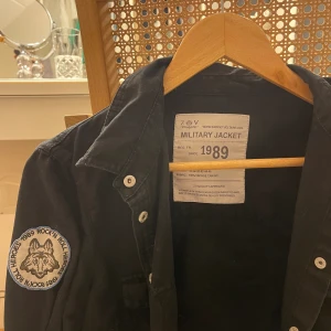 Zadig & Voltaire military jacket - Skjorta från Zadig som även går att använda som tunnare jacka. 