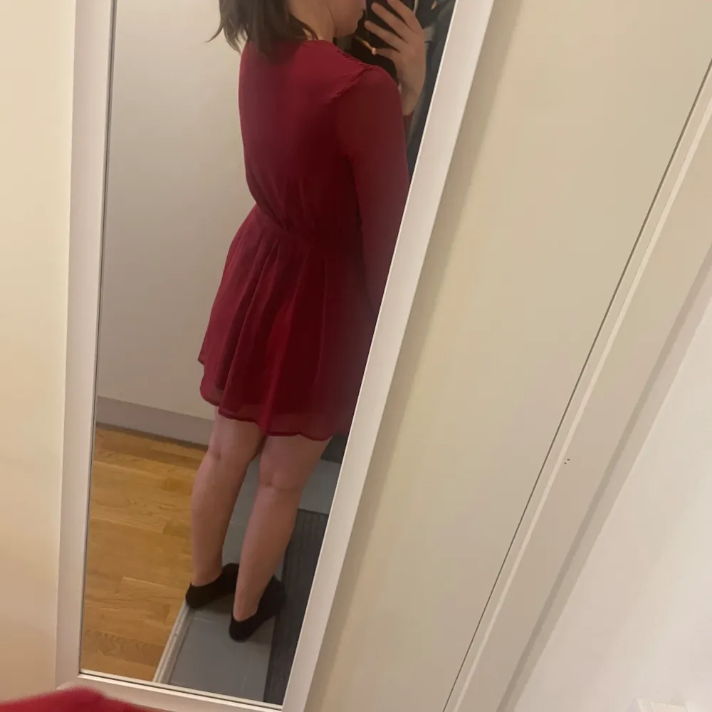 Röd fin klänning, använd få gånger . Klänningar.