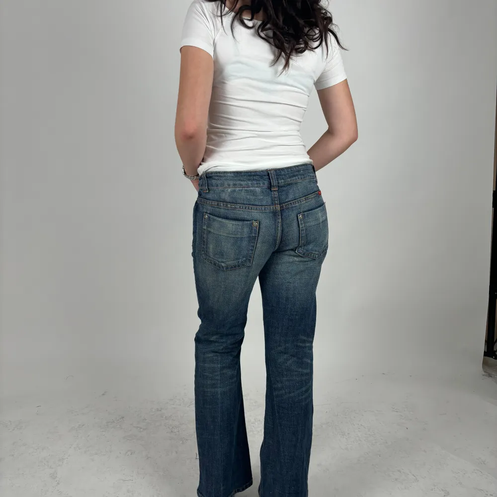 Midjemått: 80cm, Innerbenslängd: 78cm . Jeans & Byxor.