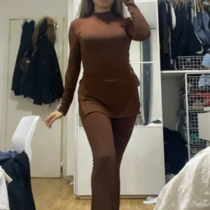 Brunt Set - Från Shein  Set topp byxa stickat 