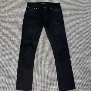 Nudie Jeans Co Grim tim - Några slim jeans som aldrig har använts. Svarta nudie jeans & co. Nytt pris: 1400kr Mitt pris: 500kr