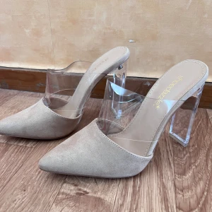 Högklacka skor  - Oanvänd  10cm