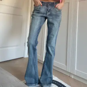 Så snygga utsvängda bootcut jeans💓