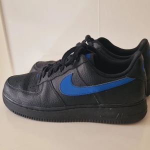 Nike Air  - Väldigt fina, används nästan inget, säljer pga slutat samla på skor 