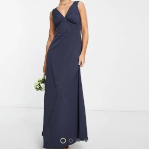 Balklänning  - Oanvänd klänning! Perfekt till balen💗