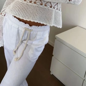 Vita Roxy linnebyxor  - Svinsnygga vita Roxy linnebyxor! Bara andvända en gång så de är i väldigt bra skick🩷