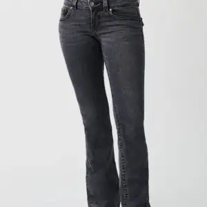 Snygga oanvända jeans från Gina 